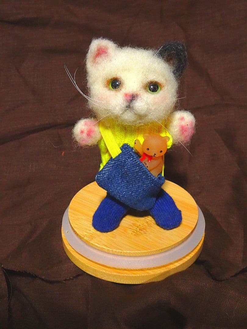 羊毛フェルト 猫の人形 ガラスケース付き