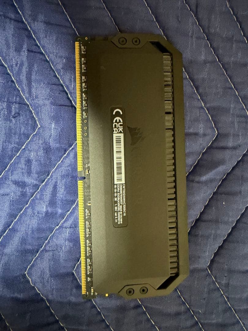 DOMINATOR PLATINUM RGB DDR4 32GB（4 x 8GB