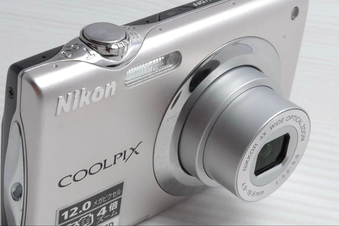 【美品】Nikon COOLPIX S3000 コンデジ 軽量