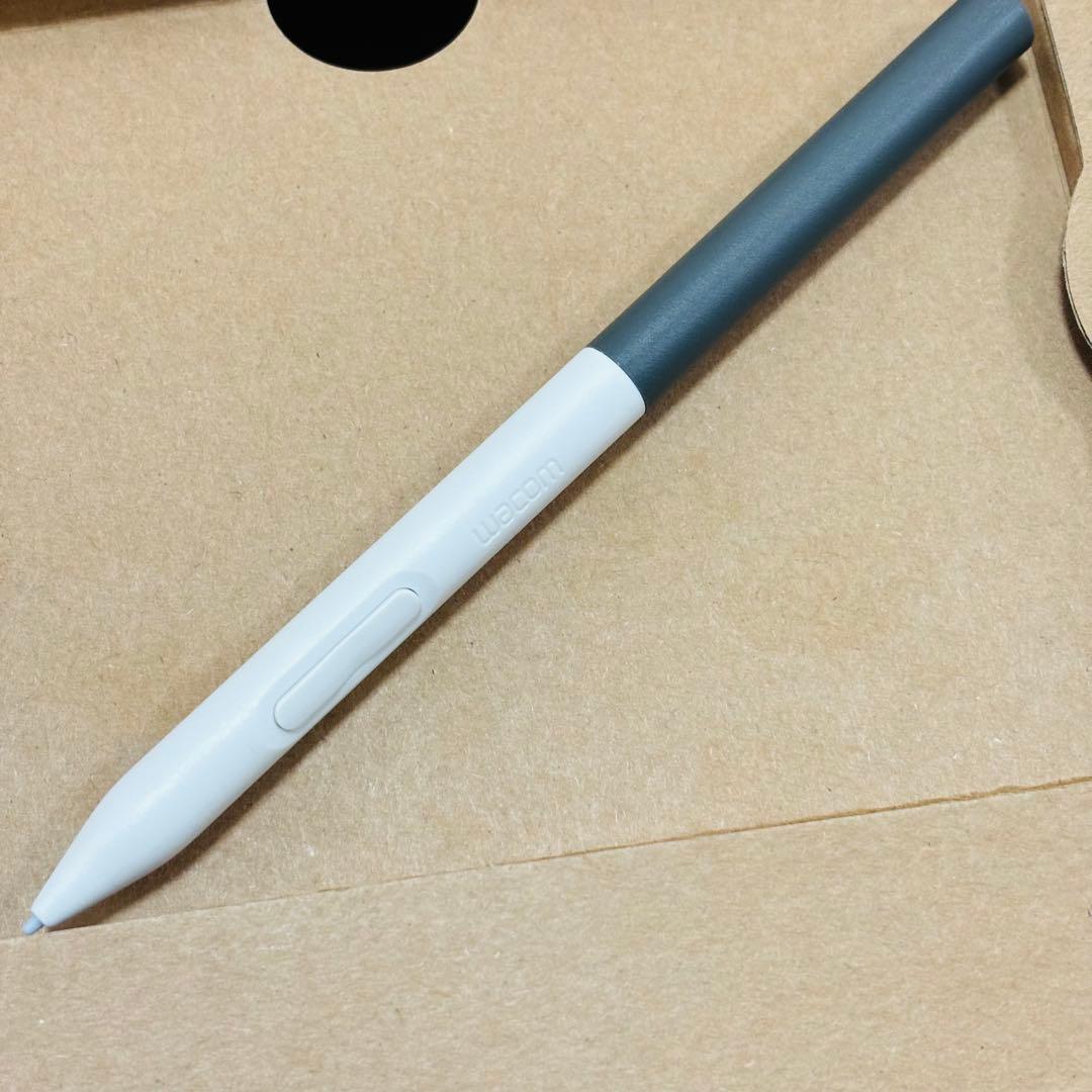 Wacom one ペンタブ　DTC121 pendisplay12 2023年