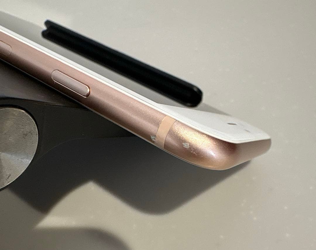 iPhone8 64GB ゴールド　本体のみ