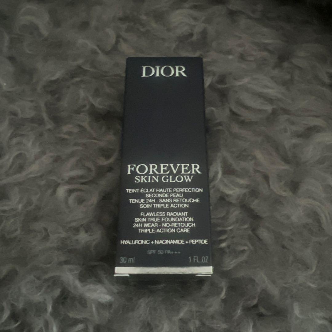 Dior Forever Skin Glow リキッドファンデーション 0N