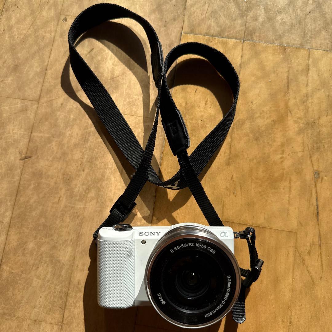 SONY α5000 ホワイト E 16-50mm