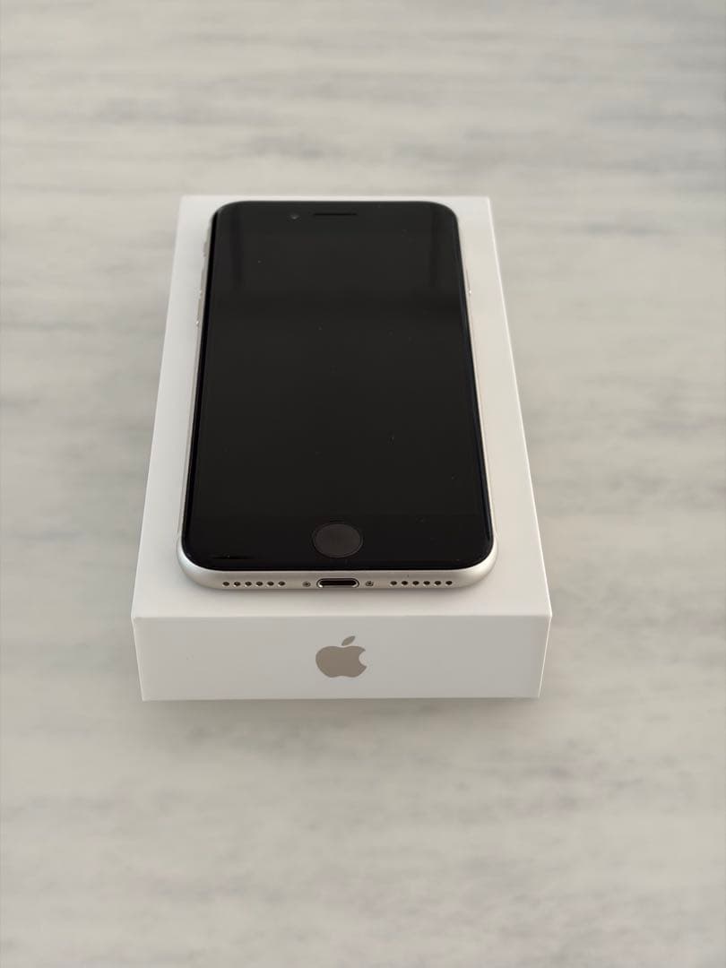 iPhone SE 第3世代 128GB スターライト 【美品】【付属品完備】
