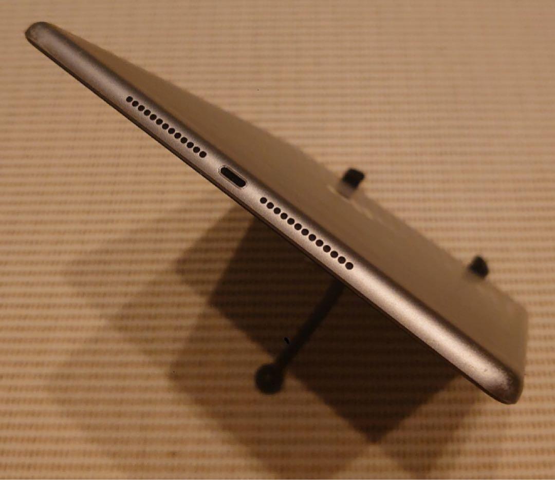 完動品液晶無傷iPad第5世代(A1822)本体32GB送料込BHLF9