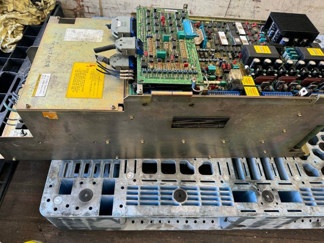 アンプ FANUC A06B-6044-H010 SPINDLE SERVO UNIT