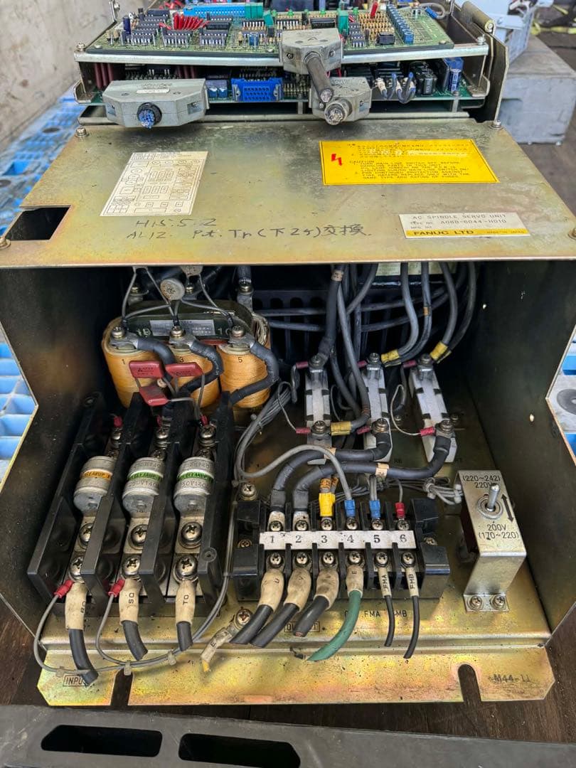 アンプ FANUC A06B-6044-H010 SPINDLE SERVO UNIT