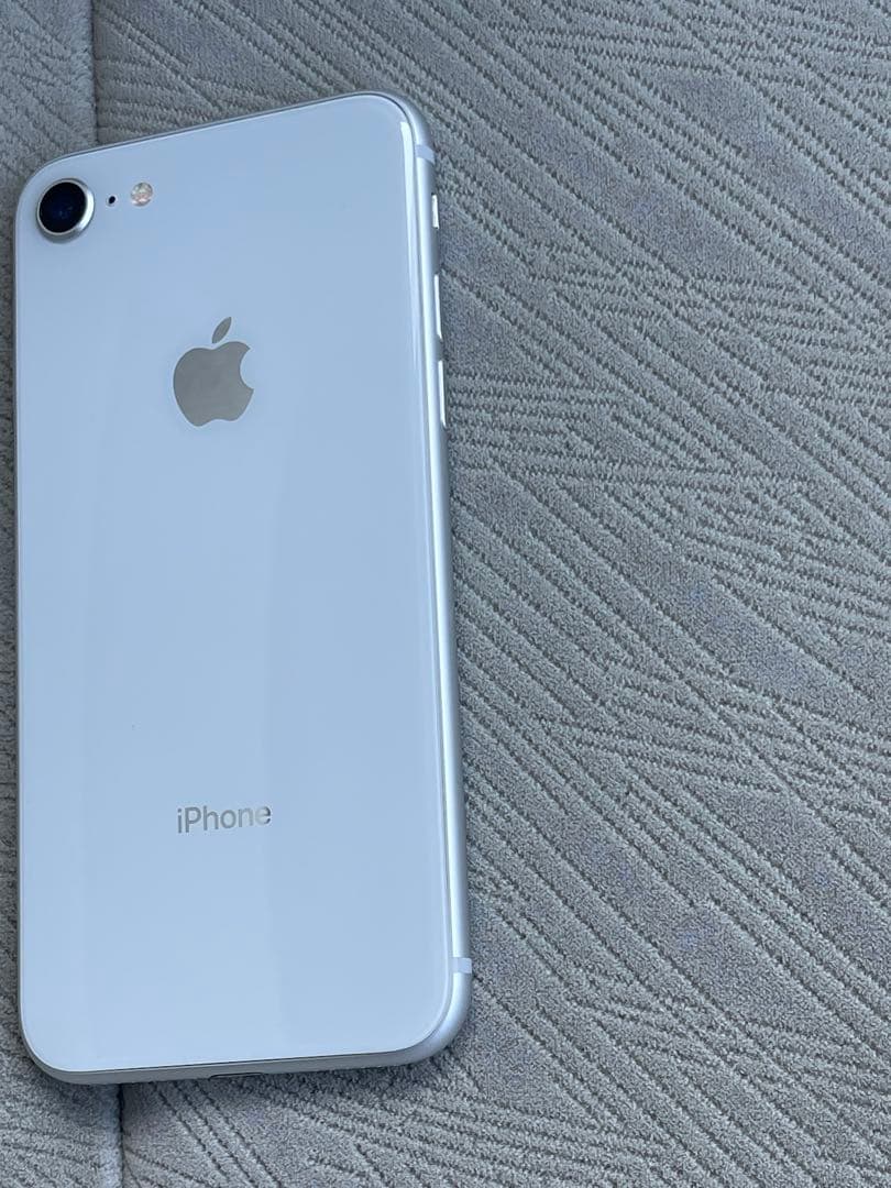 iPhone 8 シルバー 本体 匿名発送バッテリー最大容量86% SIMフリー