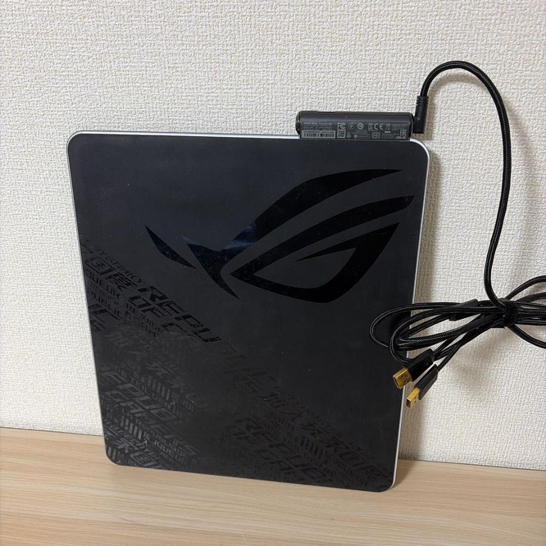 ASUS ROG Balteus Qi RGBマウスパッド
