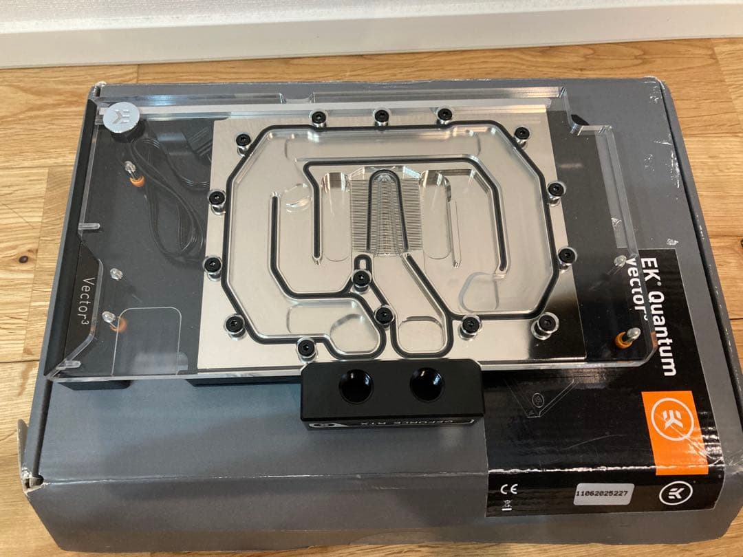 EK Quantum Vector3 RTX5090用 水冷ブロック