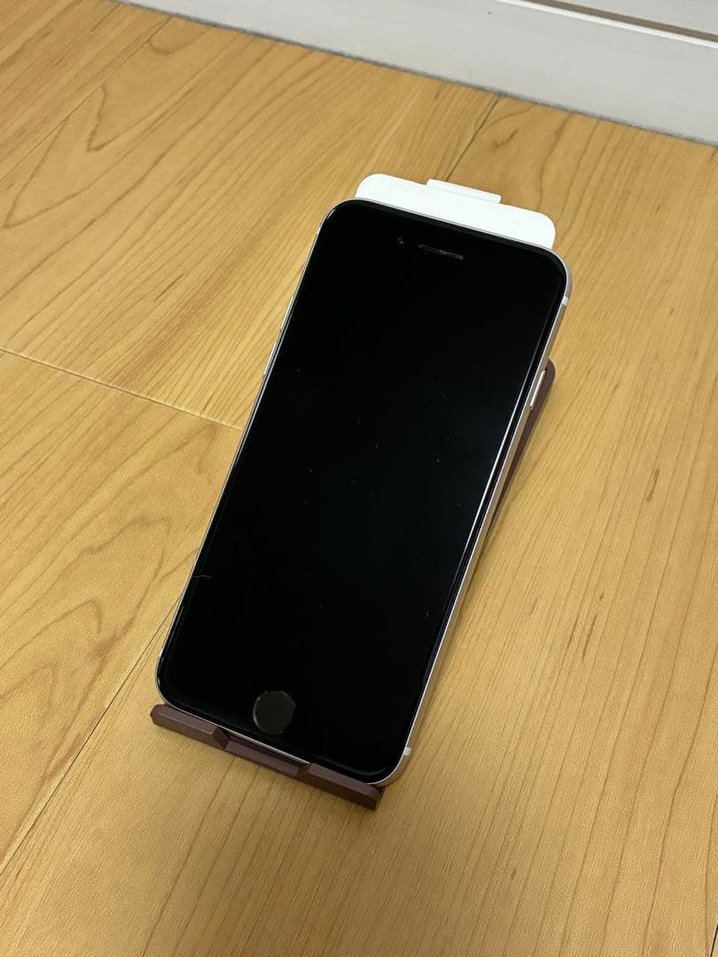 iPhoneSE3 (第3世代) スターライト128GB SIMフリー【良品】