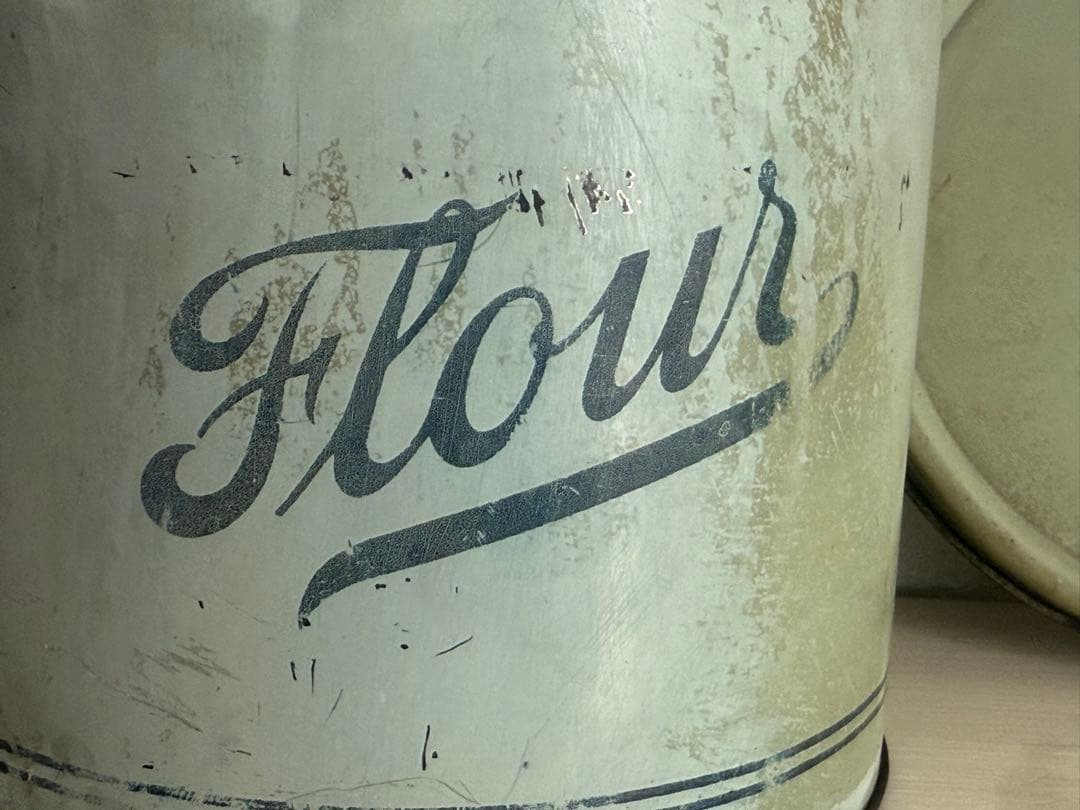 アンティーク　FLOUR缶