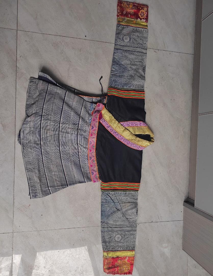 Batik Garment 靛藍のろうけつ染め苗族上衣｜民族衣装