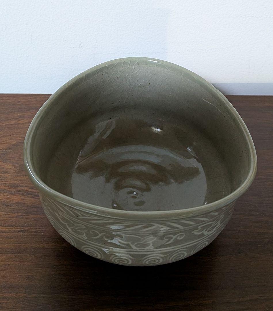 抹茶茶碗、兎（うさぎ）や草の文様