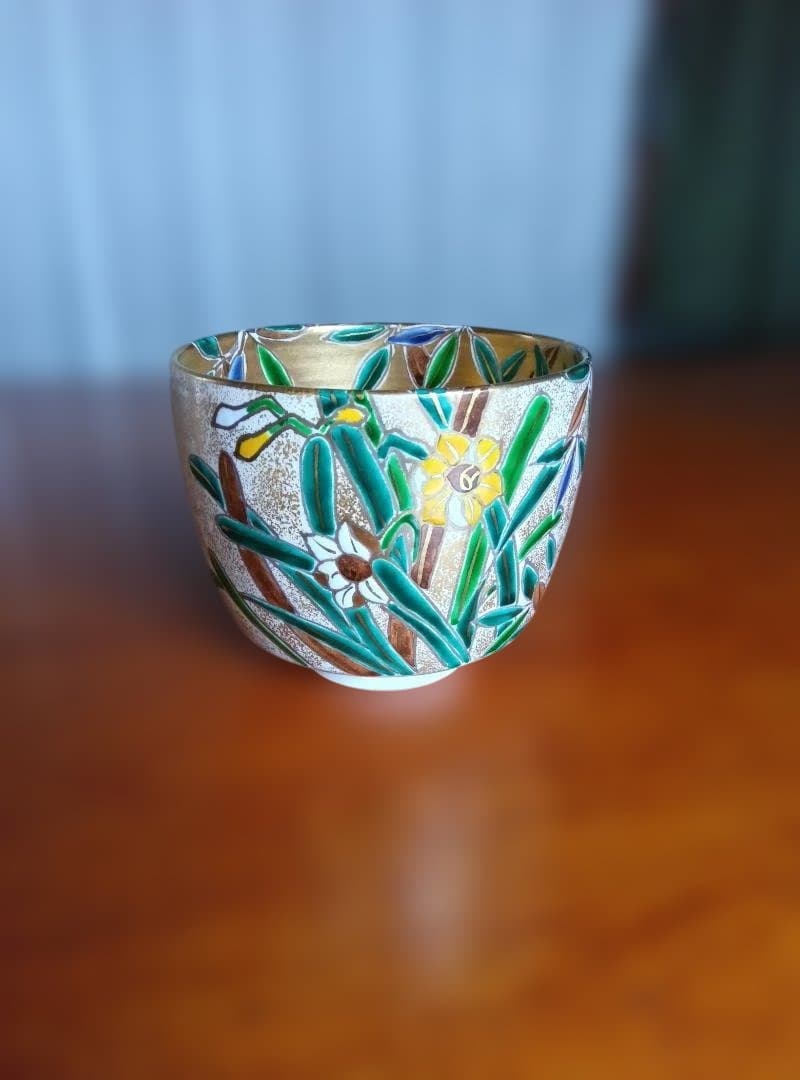 抹茶茶碗（金彩水仙南天）
