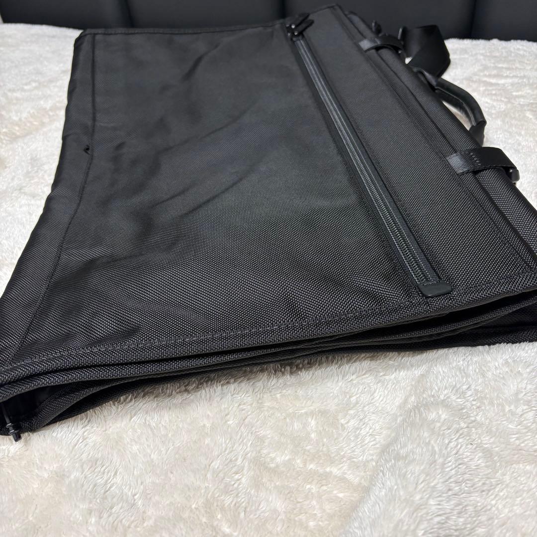 【極美品】TUMI トライ フォールド ガーメントケース 22133DH　黒