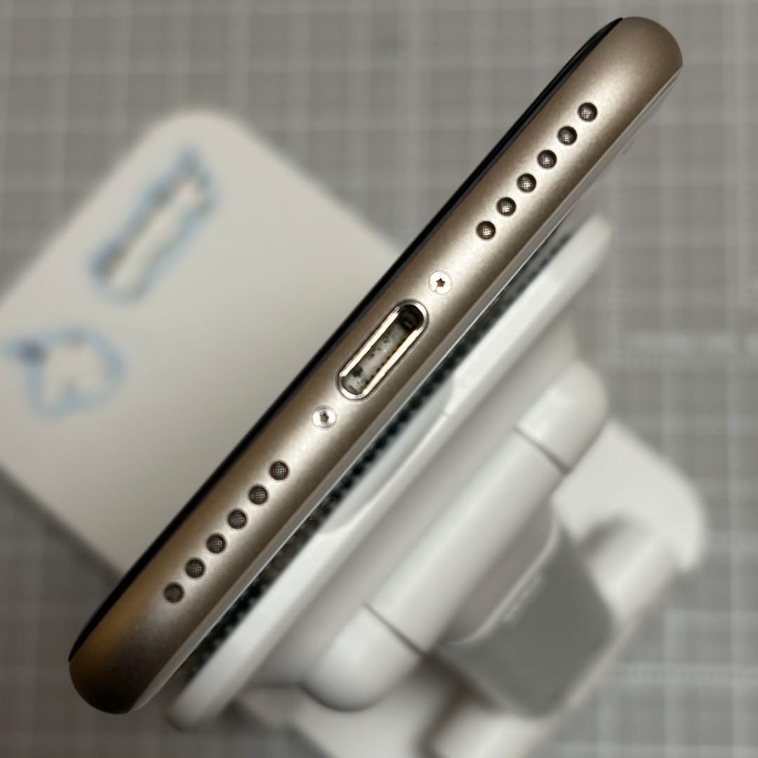 iPhoneSE 第3世代 64GB スターライト バッテリー82%