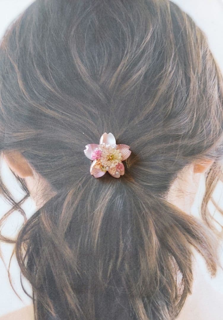 【1748】レジン　マトリカリア　ヘアゴム　ポニーフック　ブロ―チ　ハンドメイド