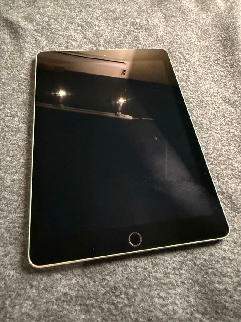 m*a様 iPad 9.7インチ (第6世代) 32GB WiFi