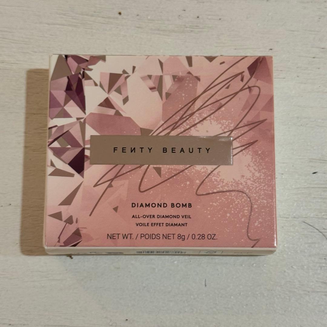 【新品未使用】Fenty Beauty ハイライト Diamond Bomb