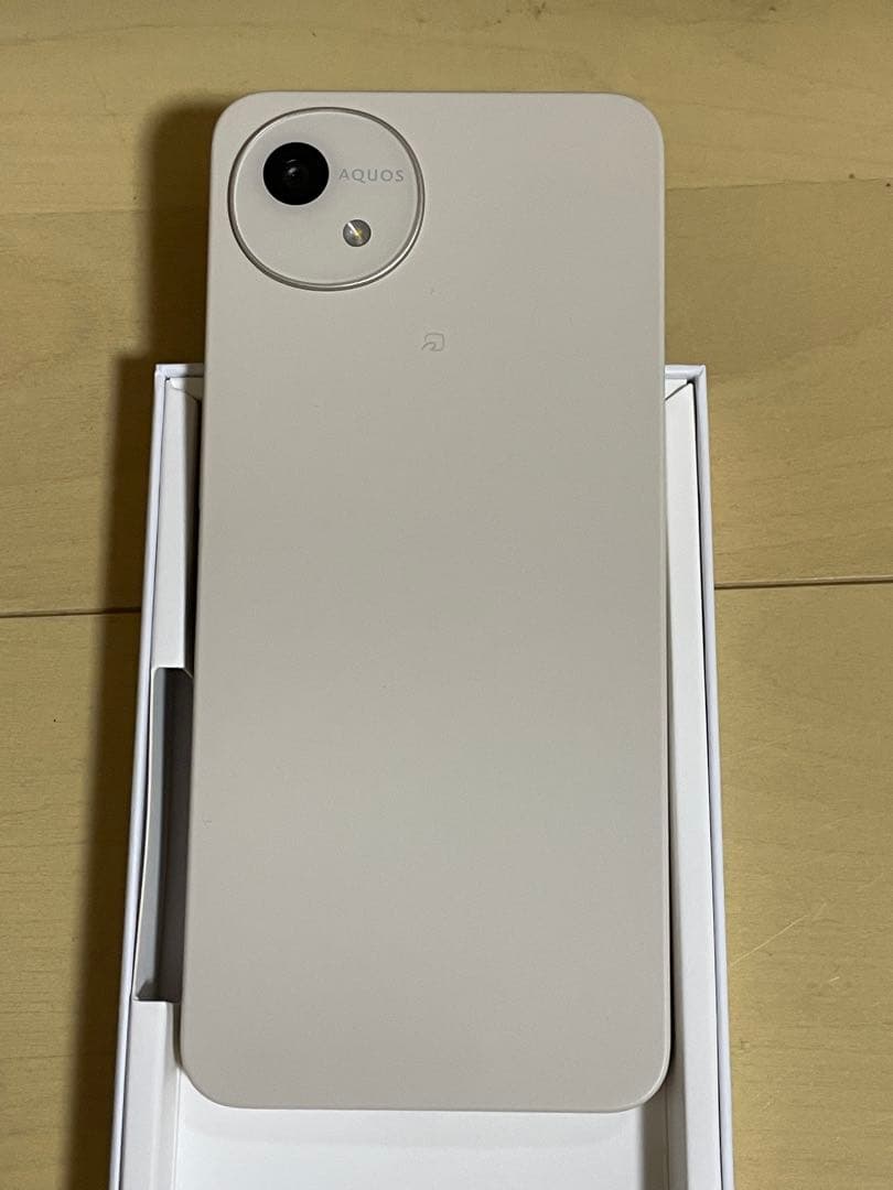 docomo AQUOS wish 4 ホワイト 未開封