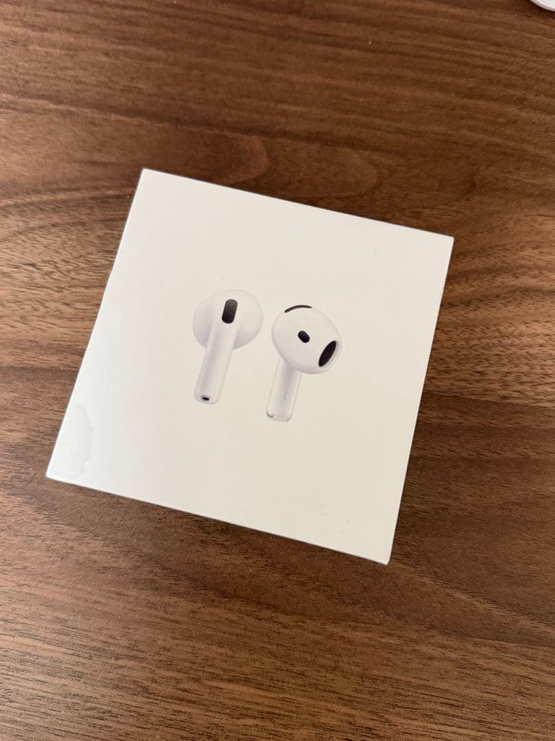 AirPods 4　ワイヤレス充電ケース+右イヤホン