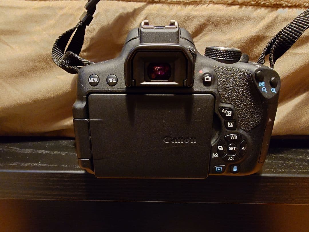 Canon デジタル一眼レフカメラ EOS Kiss X8i ダブルズームキット