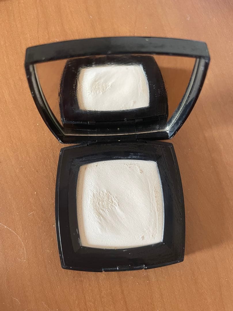 CHANEL プードゥル ルミエール グラッセ