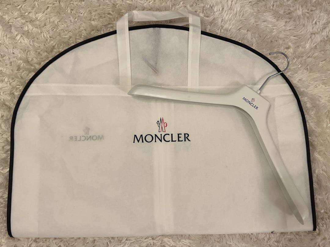 MONCLER ガーメントバッグ ハンガー付き