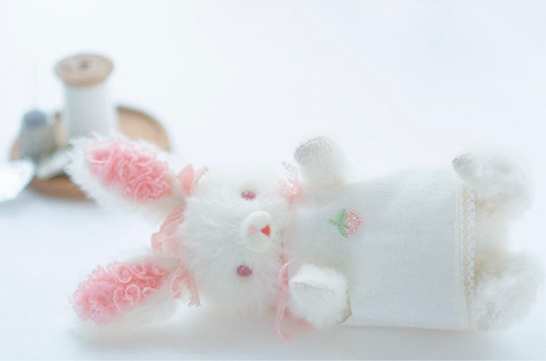 いちごアイスが好きな仔兎 アーティストベア 海外作家様 ハンドメイド ぬいぐるみ