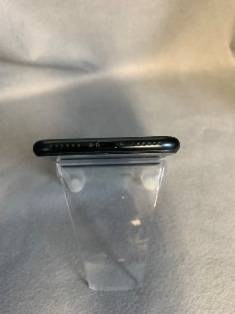 美品　国内版　SIMフリー　iPhoneSE 第三世代 64GB ミットライト色
