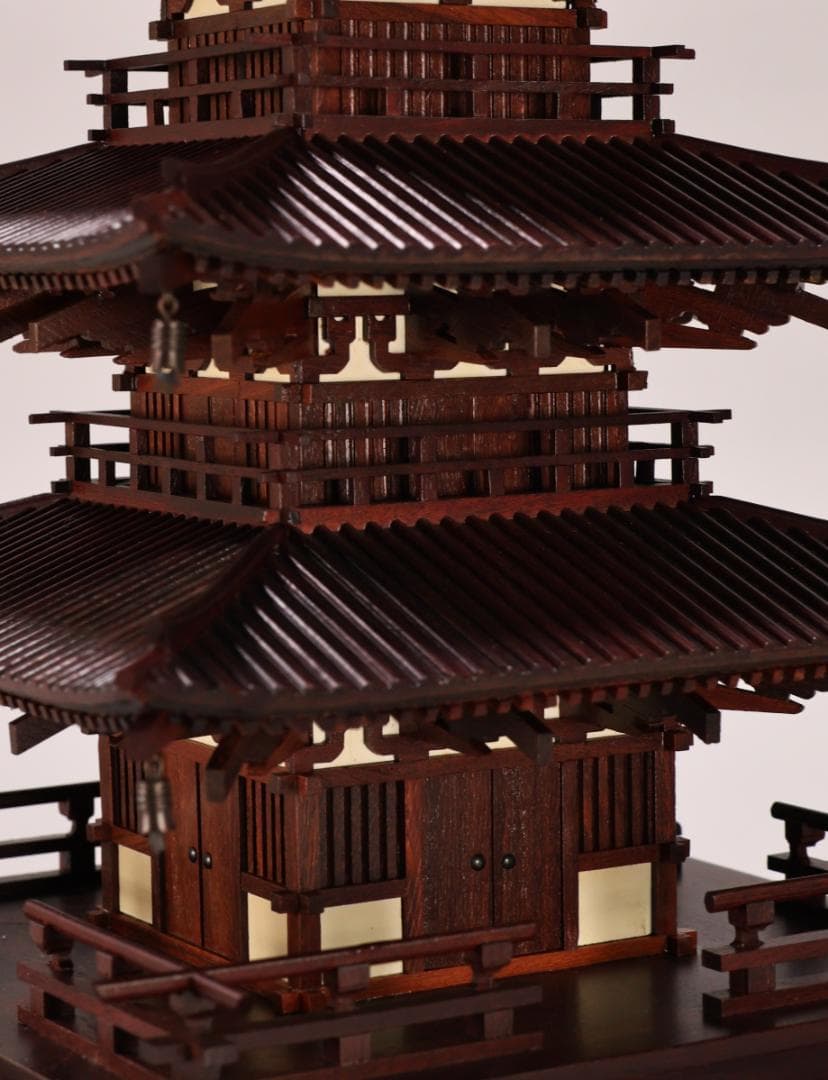 BK502　香風作　総紫檀製模型　古刹 三重塔　高51cm　小物入れ　ケース付