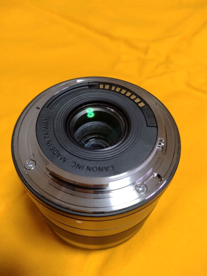 土日限定価格Canon EOS M2 　18-55mmレンズ付　純正フラッシュ付