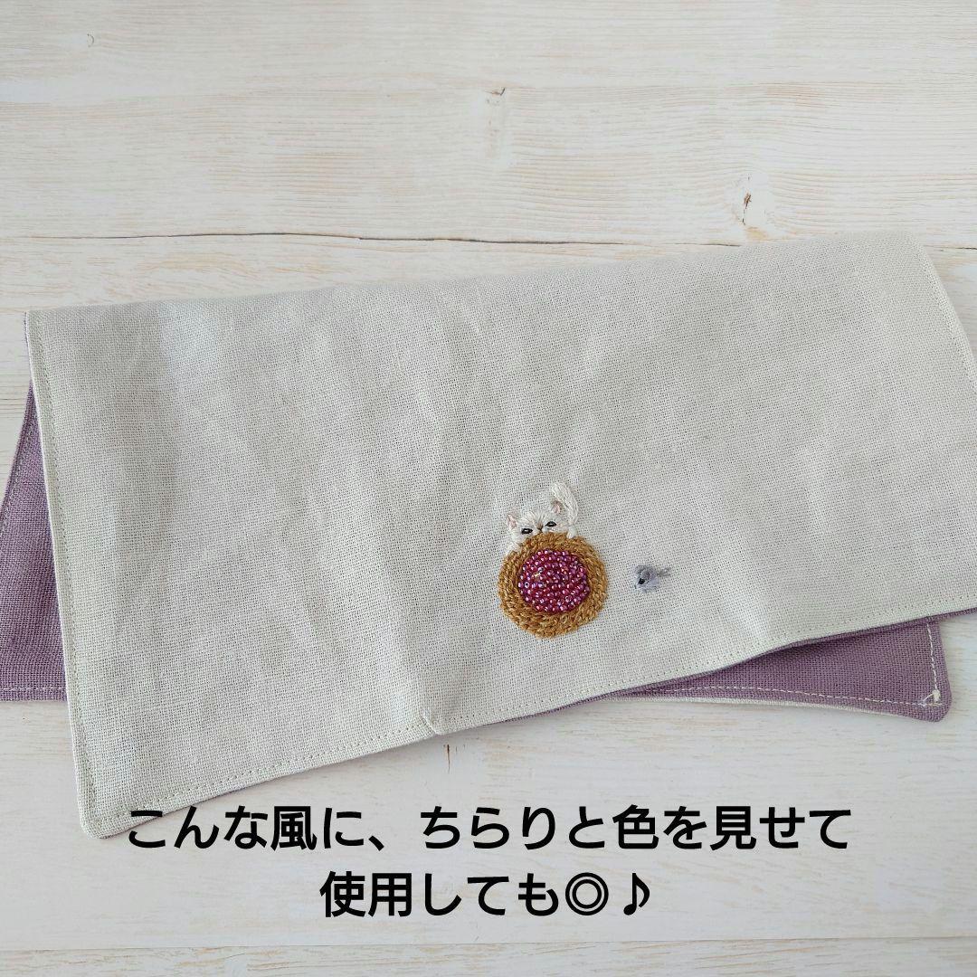 手刺繍入リネンスクエアミニマット【猫とベリービスケット】