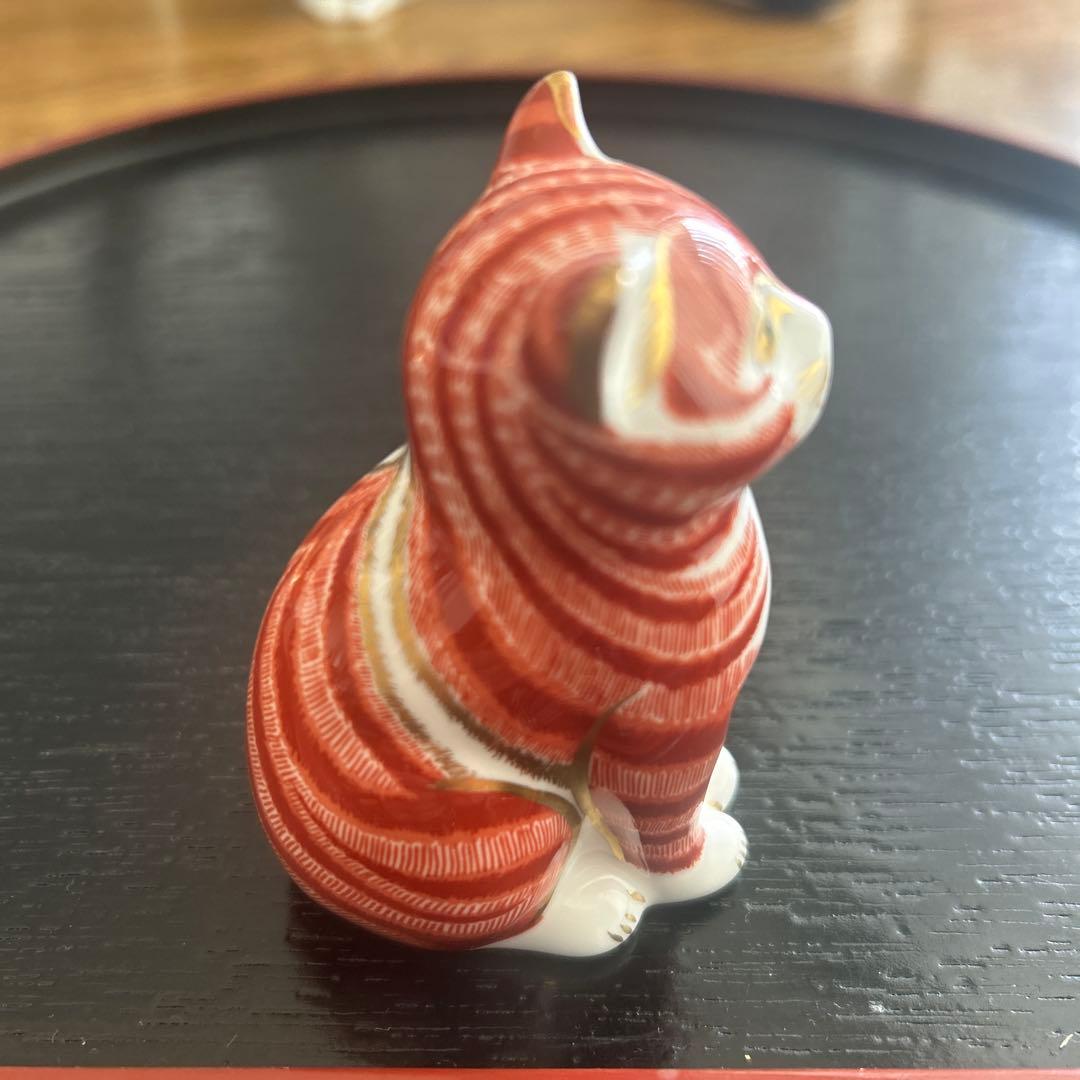 陶器製オレンジと白の猫の置物
