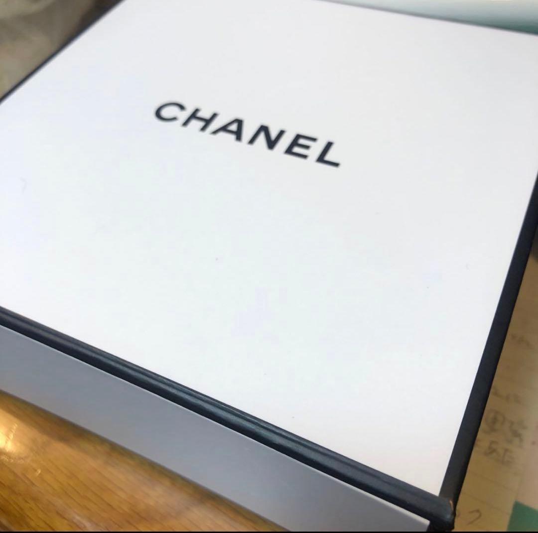 新品未使用　CHANEL N°5 L'EAU ハンドクリーム ギフトボックス付き