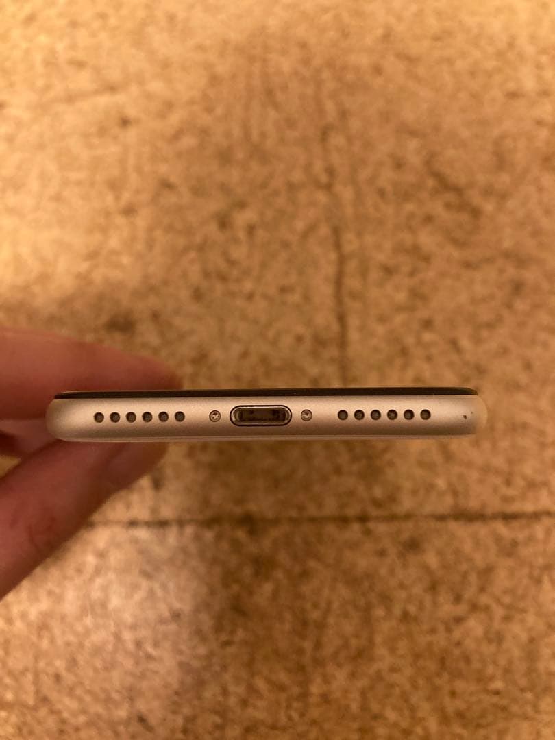 iPhone SE3 第三世代 SIMフリー 128GB スターライト 【美品