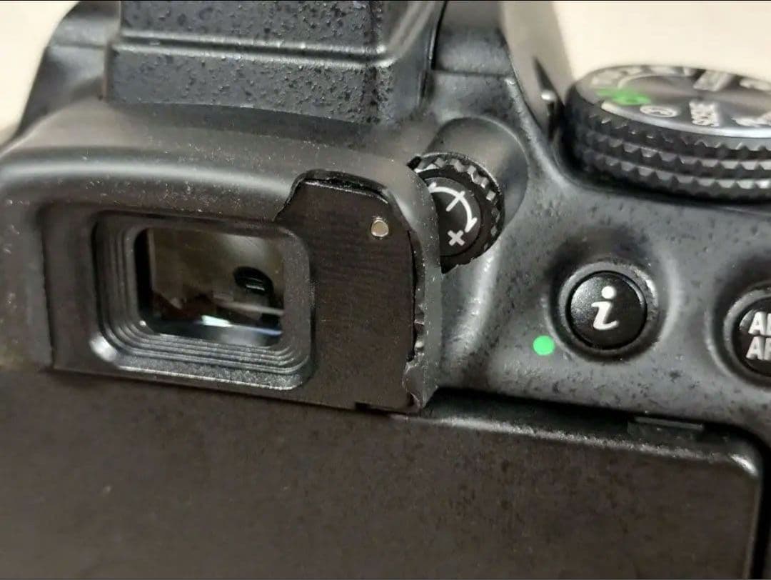 良品 Nikon D5300 ダブルレンズキット Wi-Fi搭載 一眼レフカメラ