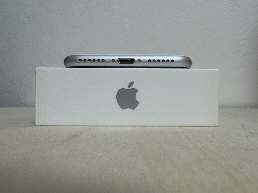 iPhone SE2 64GB バッテリー71％ 初期化済み 中古