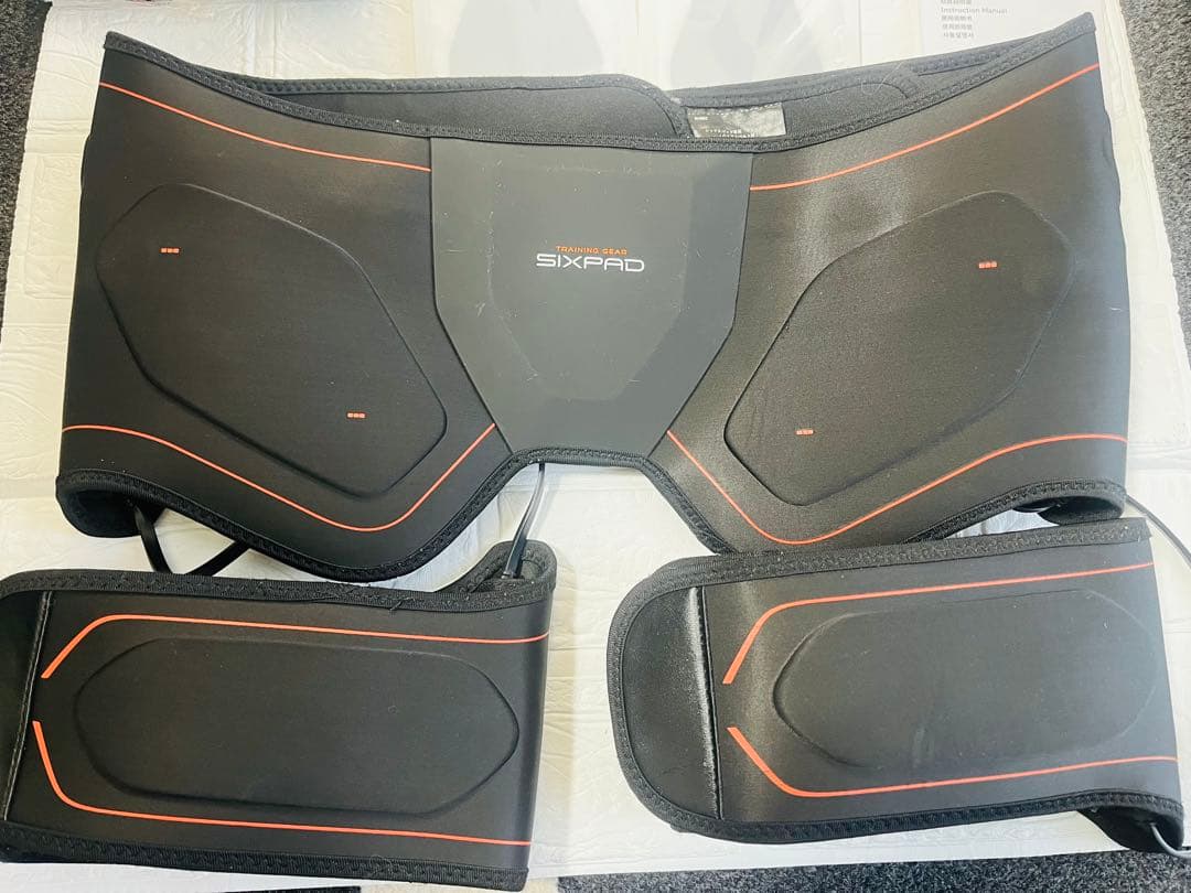 SIXPAD★シックスパッド　ボトムベルト　Mサイズ、パッド4枚、ベルト3本付き