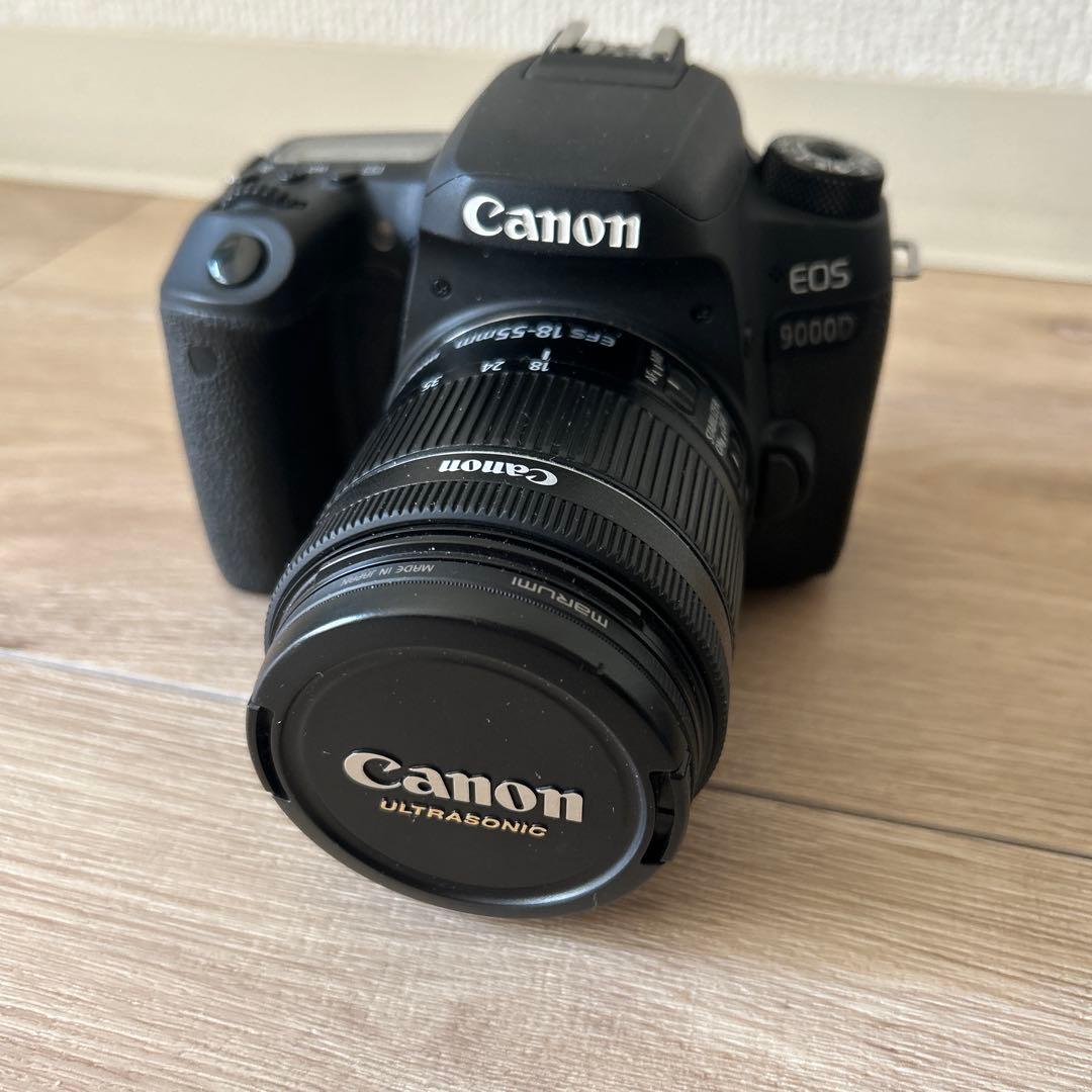 Canon EOS 9000D 本体と純正レンズ、付属品