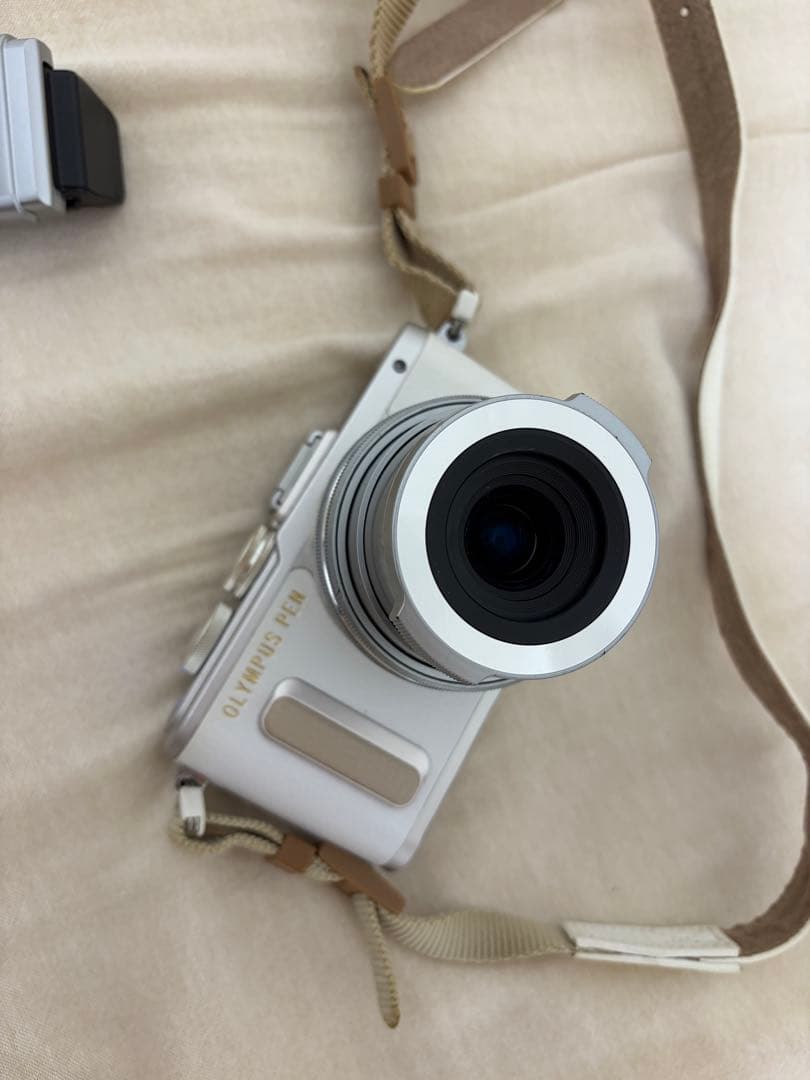 OLYMPUS PEN E-PL8 ホワイト レンズキット フラッシュ付