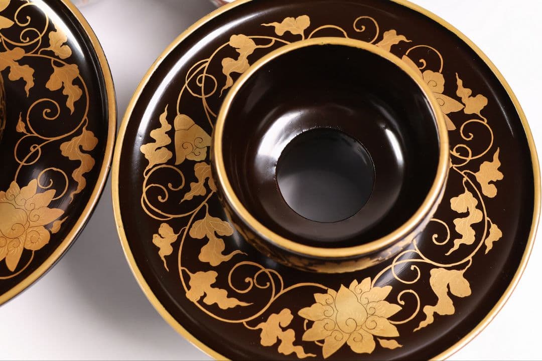 【CM454】天然木漆塗 花唐草金蒔絵 黒塗 高茶台一対 茶器付 天目台 仏具