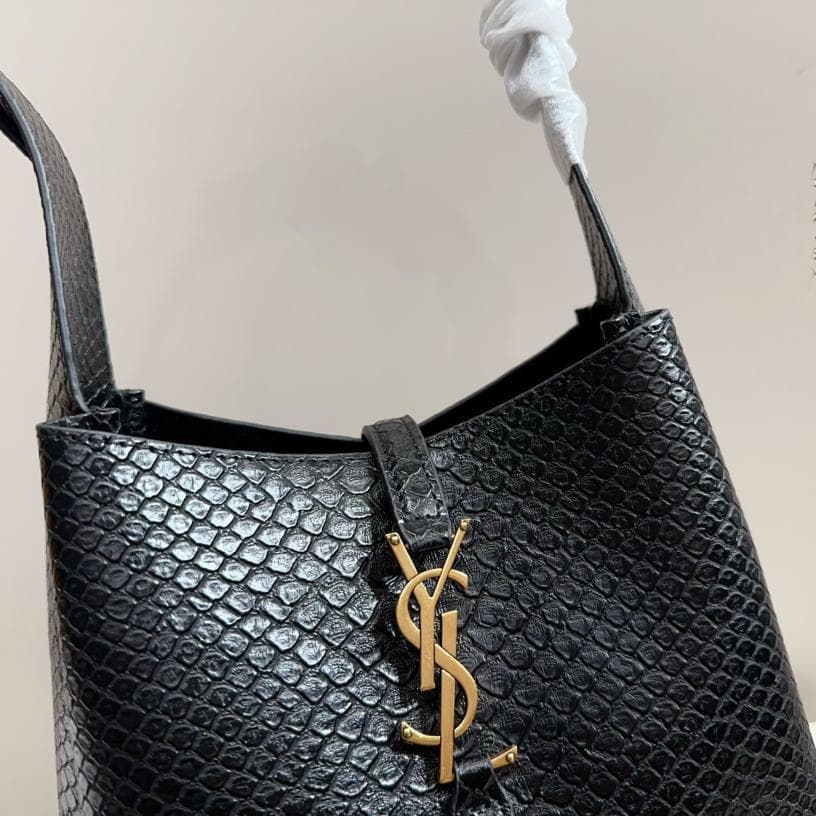 YSL ブラックショルダーバッグ