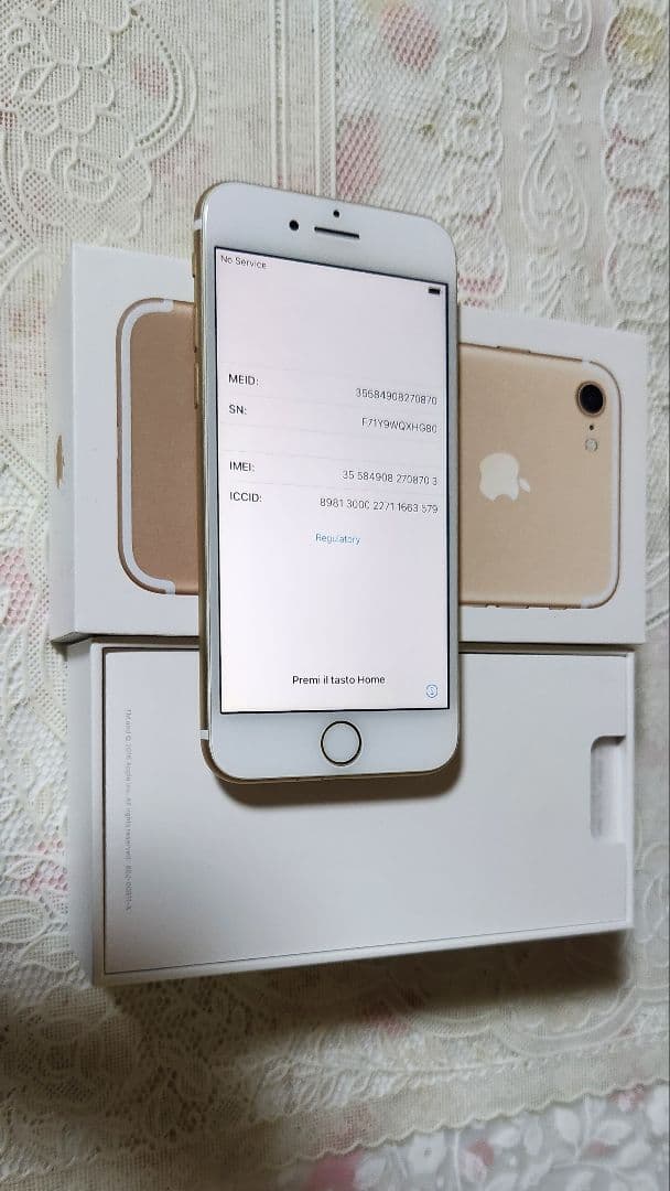 iPhone 7 ゴールド with box and charger