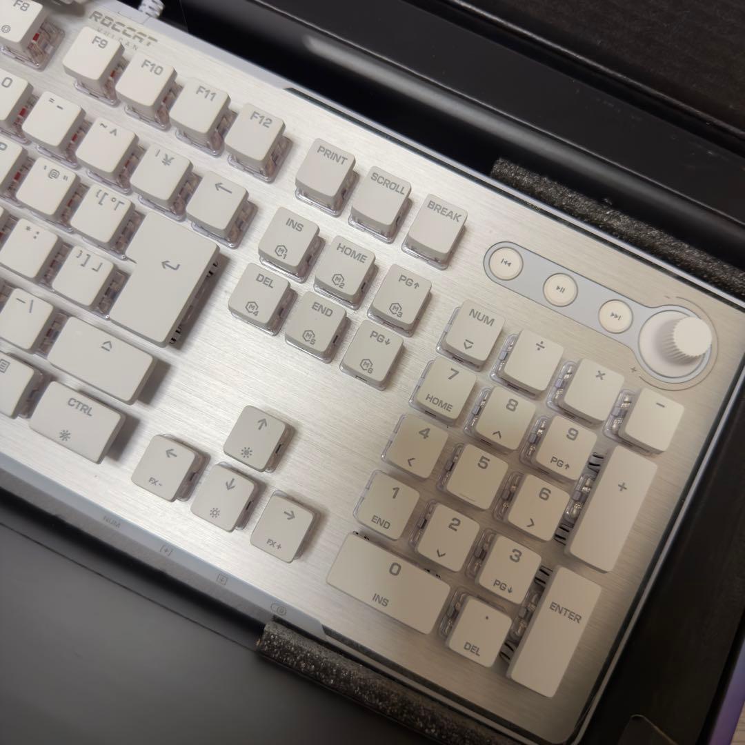 ROCCAT ゲーミングキーボード Vulcan II ホワイト/白 有線