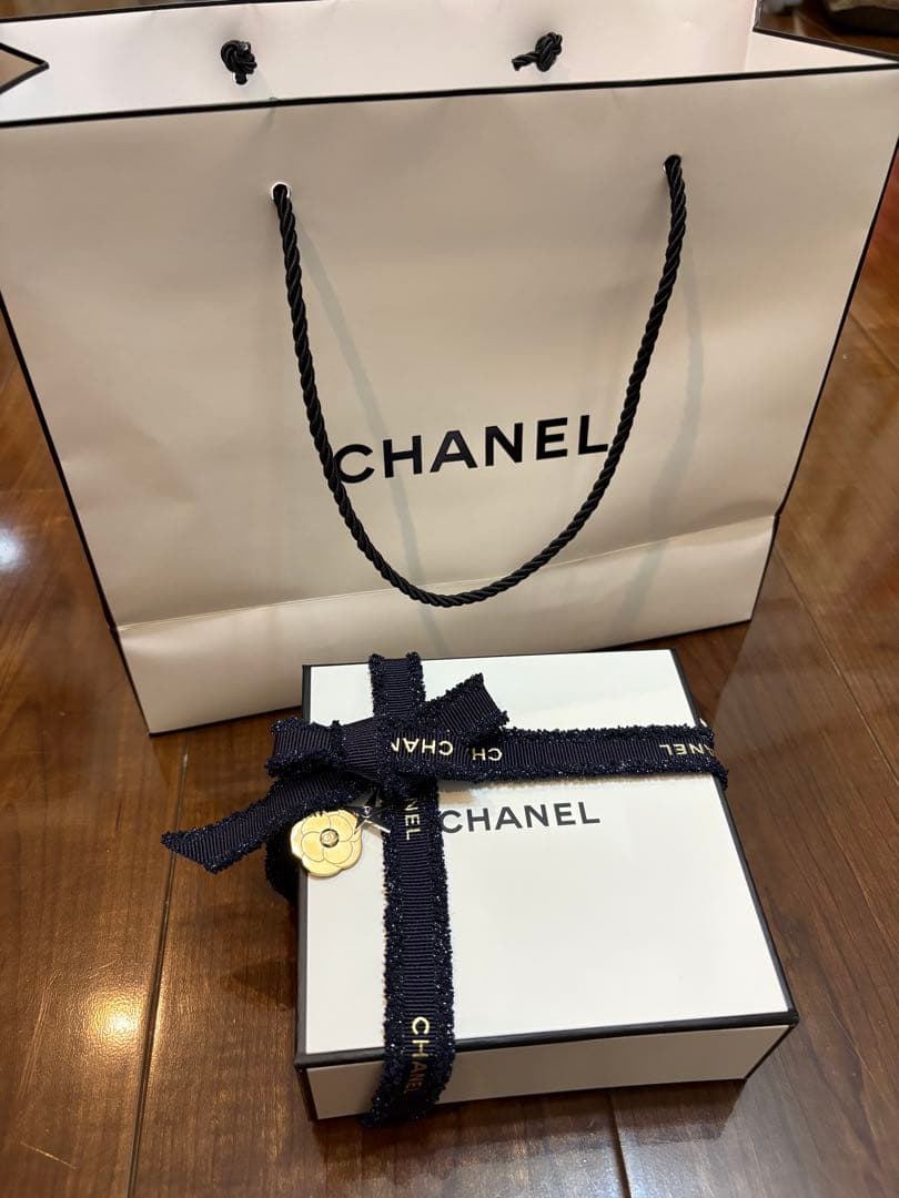 シャネル　リップ　ネイル　赤　クリスマス　限定品