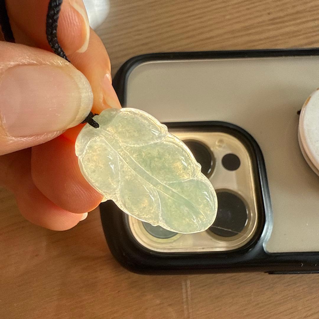 翡翠 葉っぱ型 ペンダント 2個
