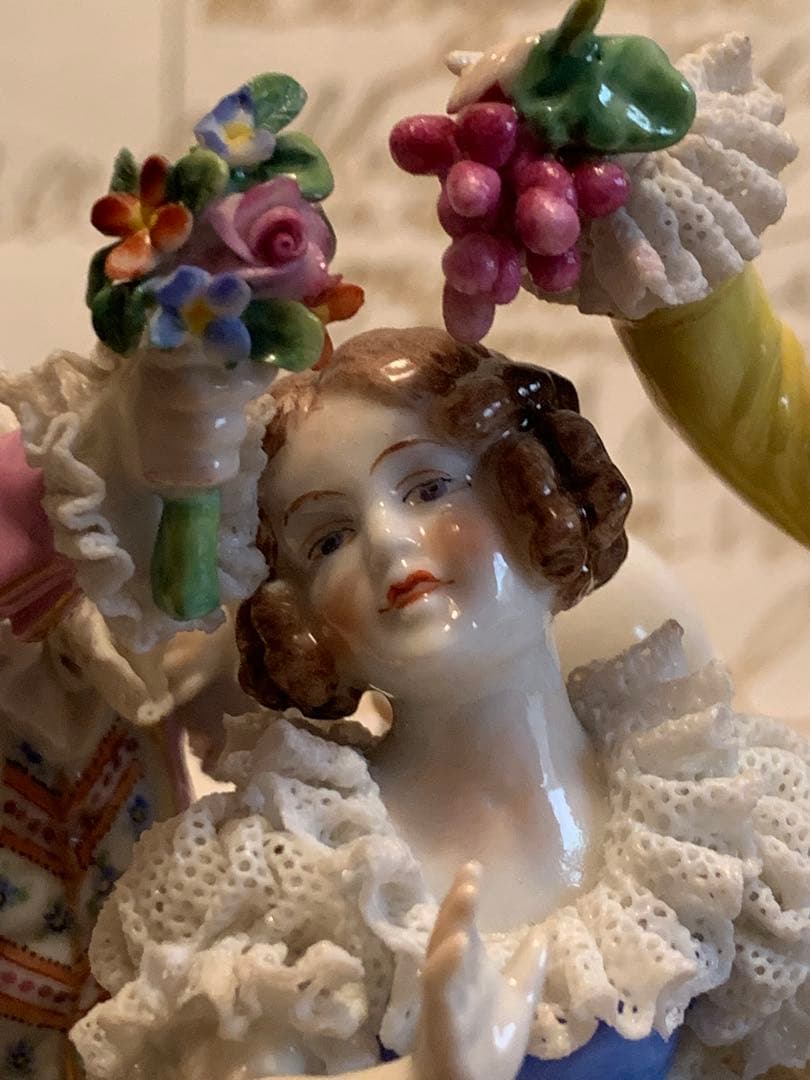 ドイツ製　アンティーク　ドレスデンの花遊びの子供達のお人形で全て可愛いです！