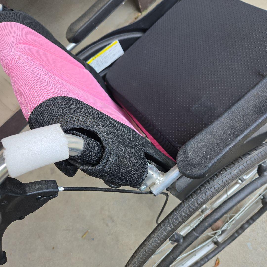 ピンク 介助用車椅子 メッシュ生地